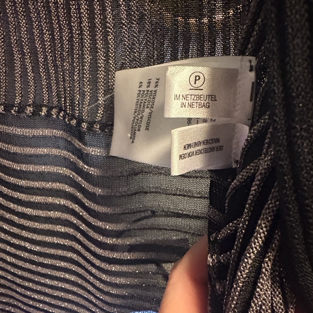 Escada Black & Silver Sheer shimmer open front Cardigan like new, FR 40/large - Picture 3 of 11